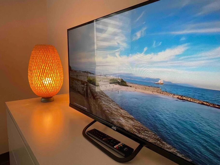Superbe Appartement, Piscine, Vue Mer Et Montagnes Antibes Eksteriør bilde