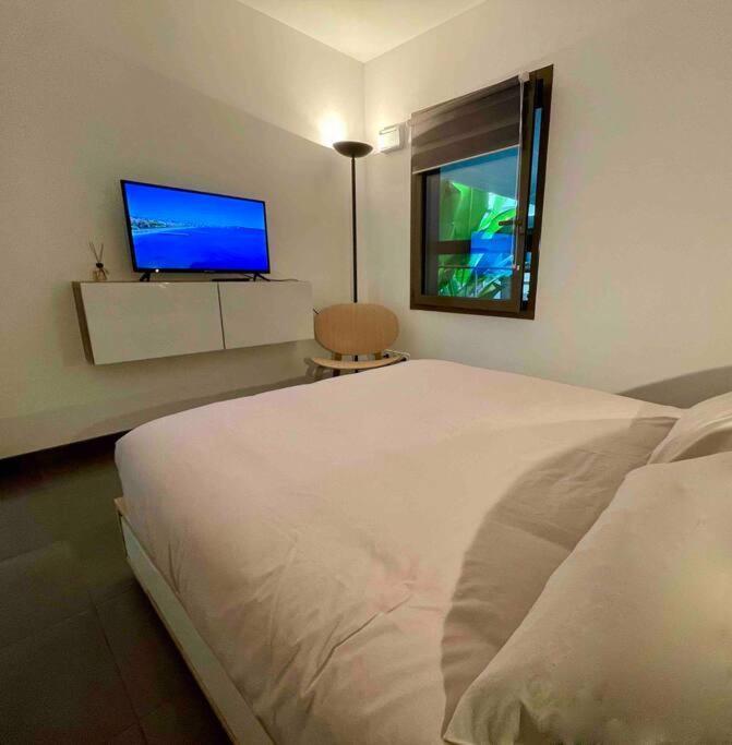 Superbe Appartement, Piscine, Vue Mer Et Montagnes Antibes Eksteriør bilde